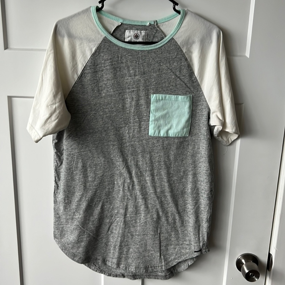 Medium On The Byas Pocket Tee. Grey and Green
